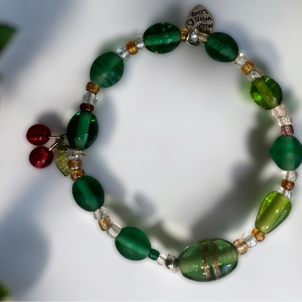 Elegant Green Beaded Bracelet